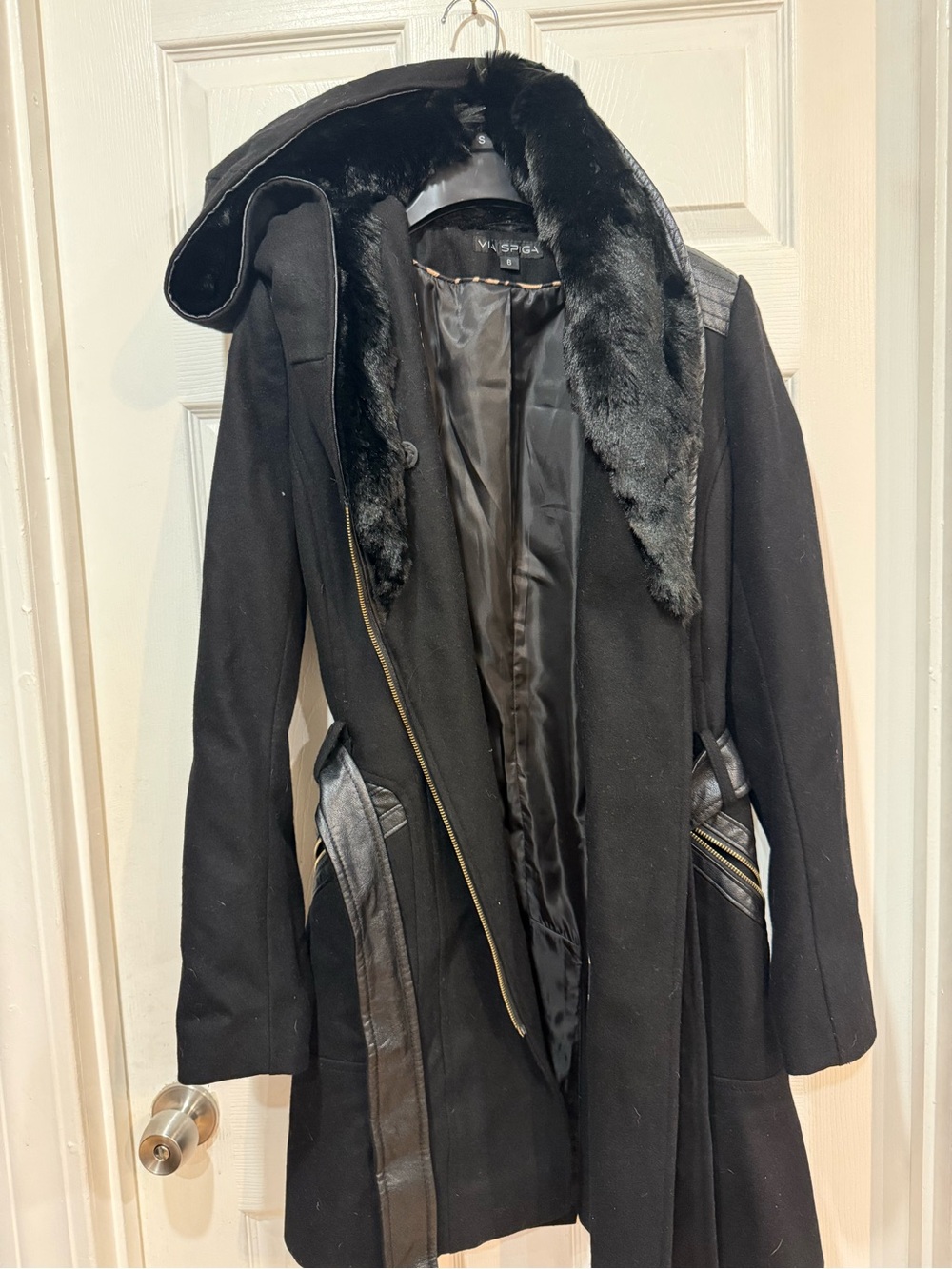 Via Spiga Black Trench Coat with Faux Fur Collar and Leather details